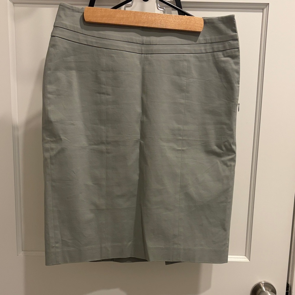 LOFT lightweight gray pencil skirt